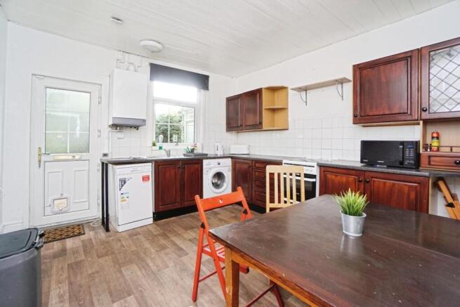 3 bed Terraced to rent Image 4