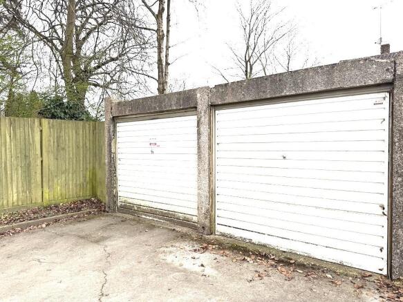 28 - Garage.jpg