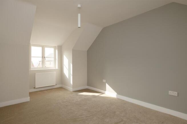 4 bed House for sale Image 10