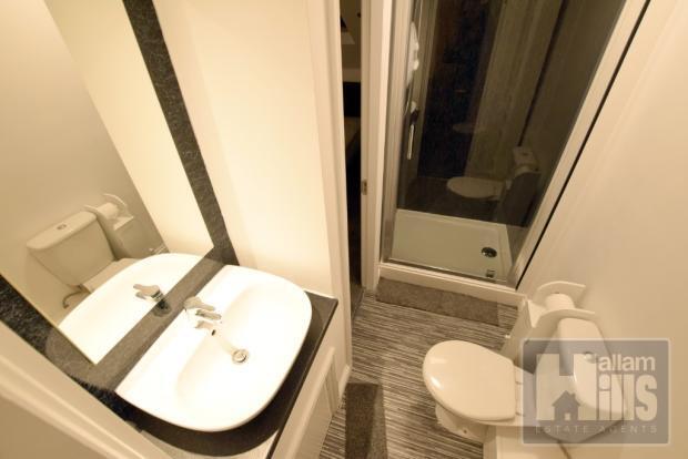 4 bed Terraced to rent Image 7