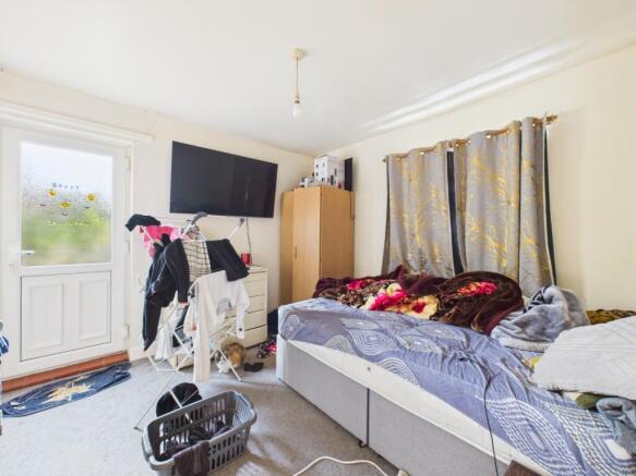 4 bed Apartment for sale Image 6
