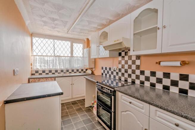 49 Priory Road, Rugeley, WS15 1HZ 16.jpg