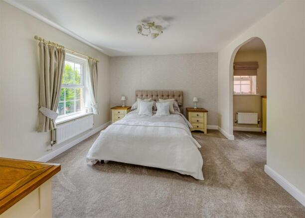 16 Old Farm Drive-bed1a.jpg
