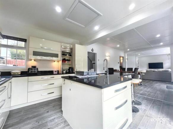 Kitchen 5.jpg