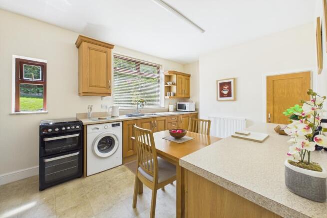 3 bed Semi-Detached for sale Image 4