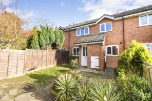 16, Scots Court, Hook RG27 9QJ