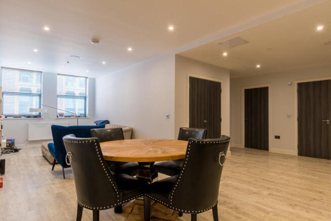 2 bed Flat to rent Image 12