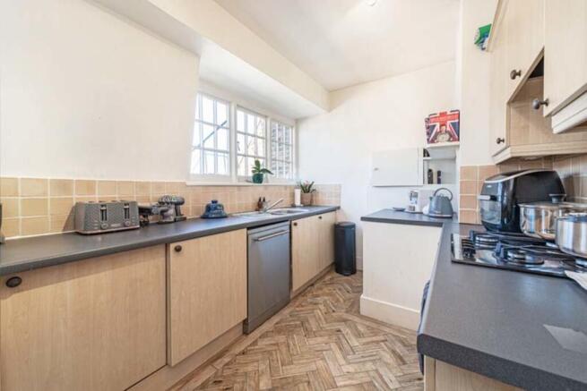 3- 60 Eaton Place...
