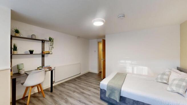 4 bed House to rent Image 8