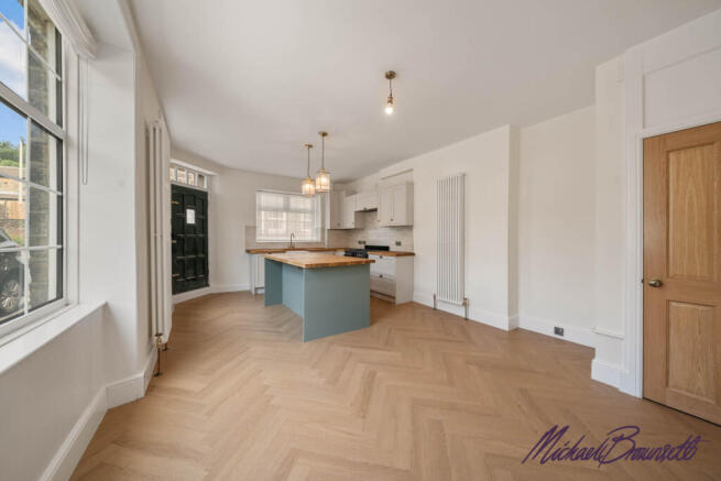 3 bed Semi-Detached for sale Image 3