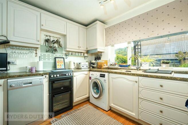 3 bed Semi-Detached for sale Image 6