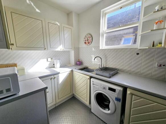 2 bed Flat for sale Image 9
