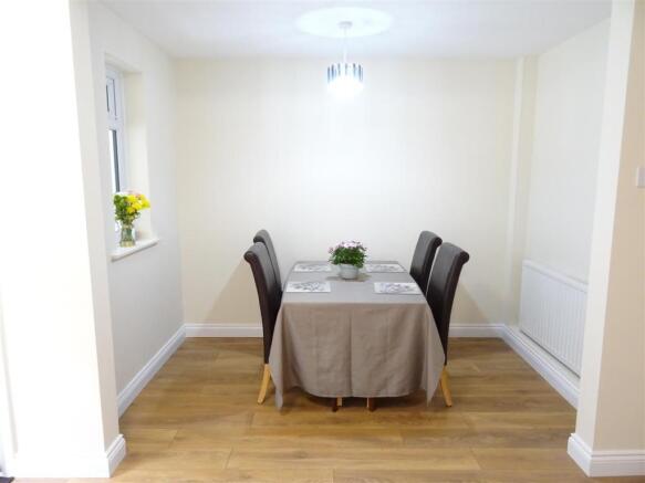 L-Shaped Dining Kitchen
