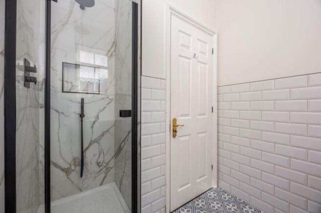 Ensuite to bedroom 2