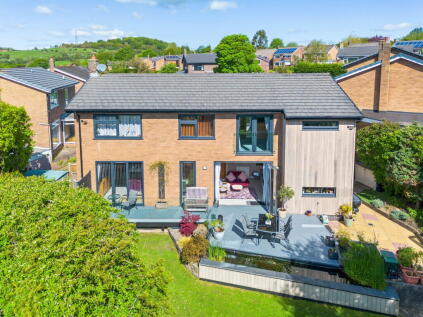 Fernhill Close, Glossop, SK13 7BE