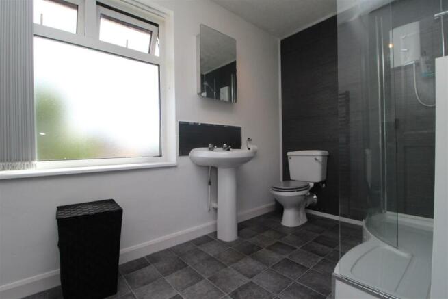 EN-SUITE SHOWER ROOM/ W.C.