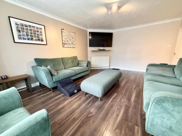 3 bed Semi-Detached for sale Image 8