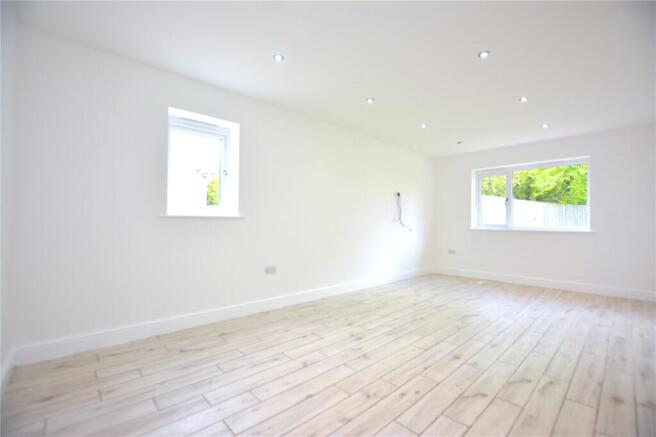 4 bed Bungalow to rent Image 6