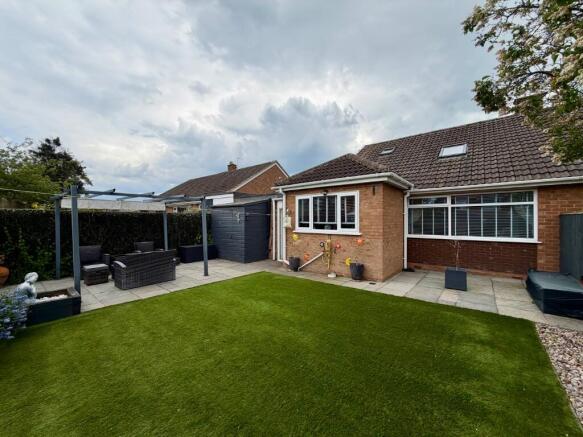 2 bed Semi-Detached Bungalow for sale Image 11