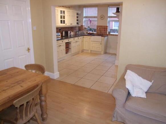 Dining/kitchen