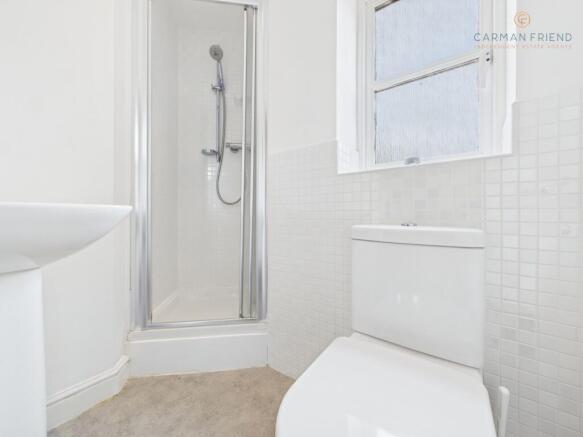 En Suite to Bedroom 1