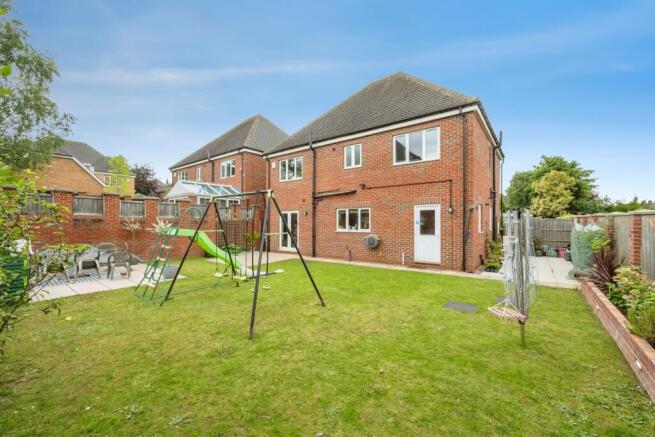 5 bed Detached for sale Image 4