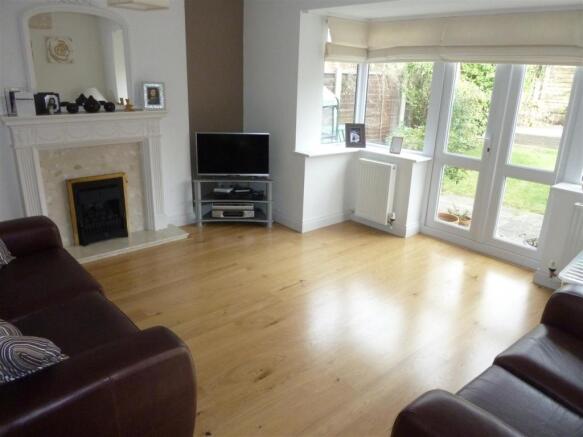 Lounge/Dining Room