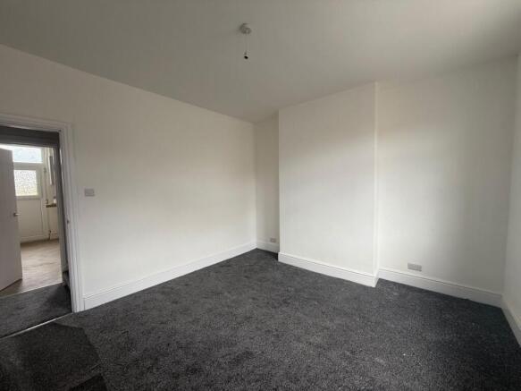 2 bed House to rent Image 4