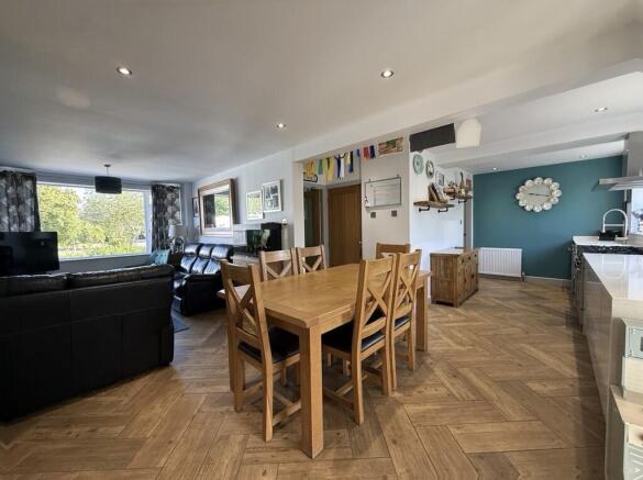 Kitchen/Dining Ar...