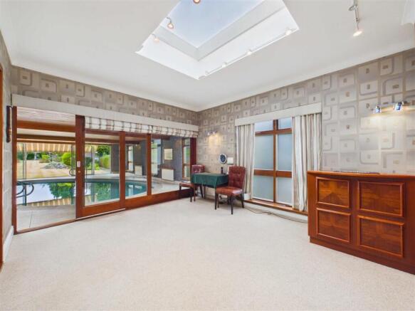 4 bed Detached for sale Image 9
