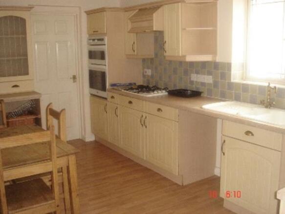 25CentaineRoadKitchen2