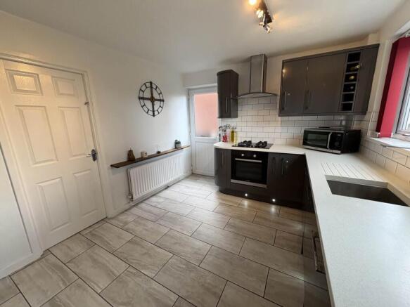 4 bed Detached for sale Image 10