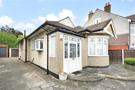 Heathcote Grove, Chingford, London, E4