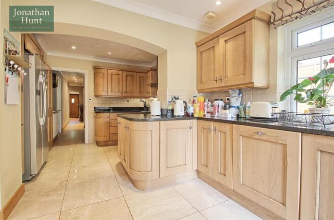 KITCHEN/BREAKFAST ROOM