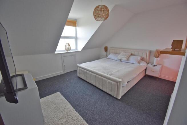 Bedroom 1.jpg
