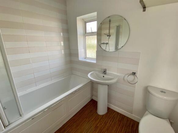 173 bathroom.jpg