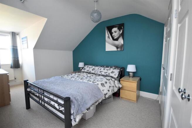 Bed 2.jpg