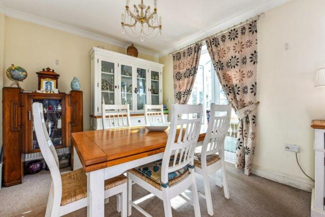 SITTING/DINING ROOM