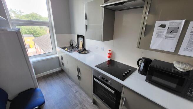 1 bed House Share to rent Image 9