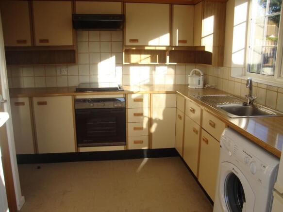 FITTED KITCHEN