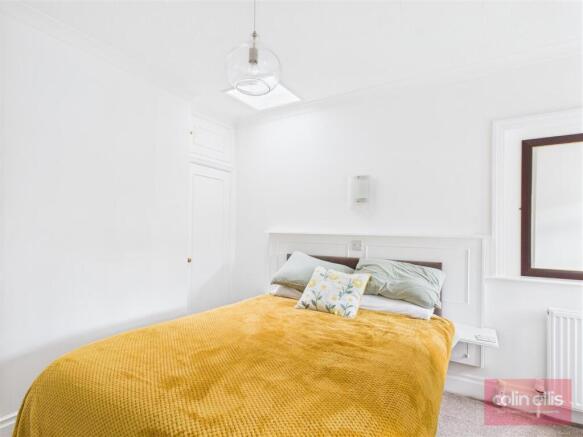 5 bed Detached for sale Image 11