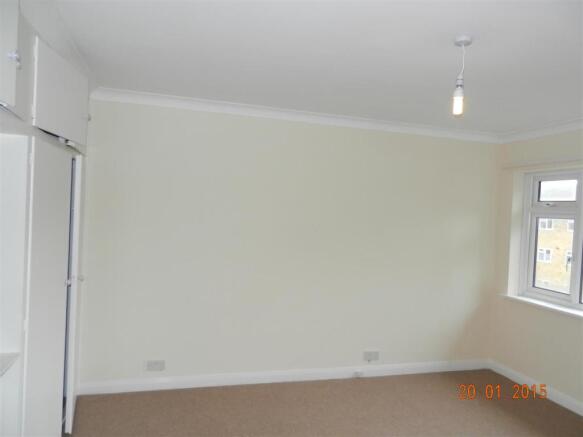 068 BEDROOM 2.JPG