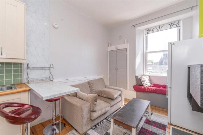 Lounge/Kitchen