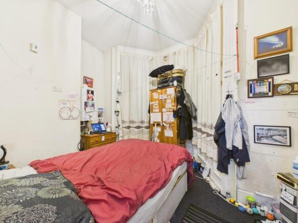 3 bed Flat for sale Image 5