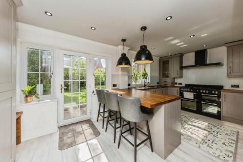 Oakdale Close, Wychwood Park, Weston, Crewe, CW2