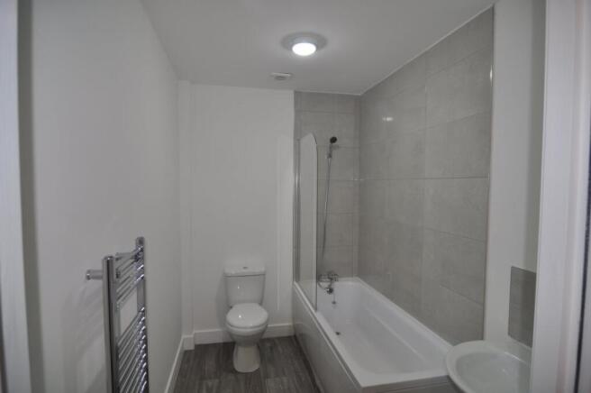 2 bed Apartment to rent Image 5