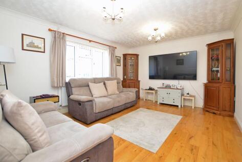 Turn-key bungalow in Rowan Drive, Gayton, PE32 1UR