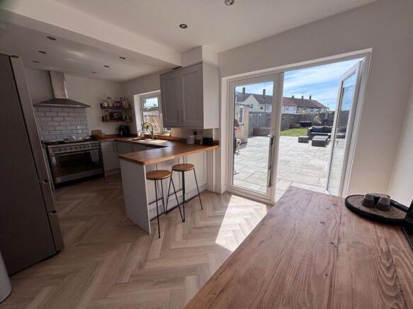 kitchen/dining room