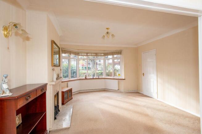 lounge/dining room