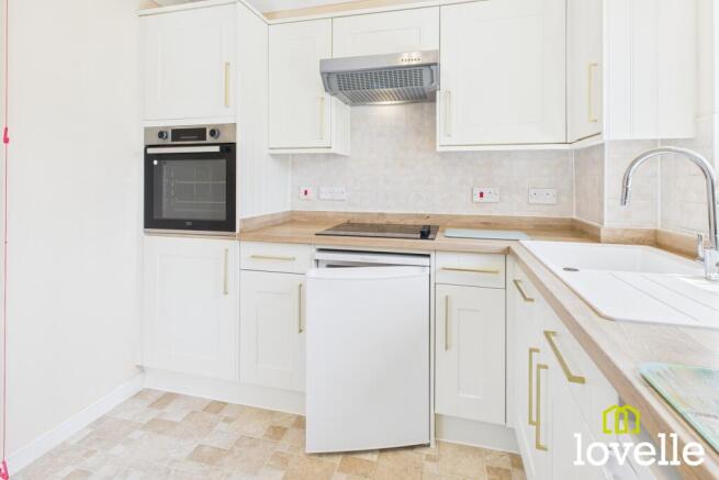 2 bed Flat for sale Image 5